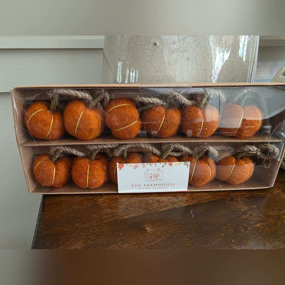 Orange Pumpkin Garland-NWT